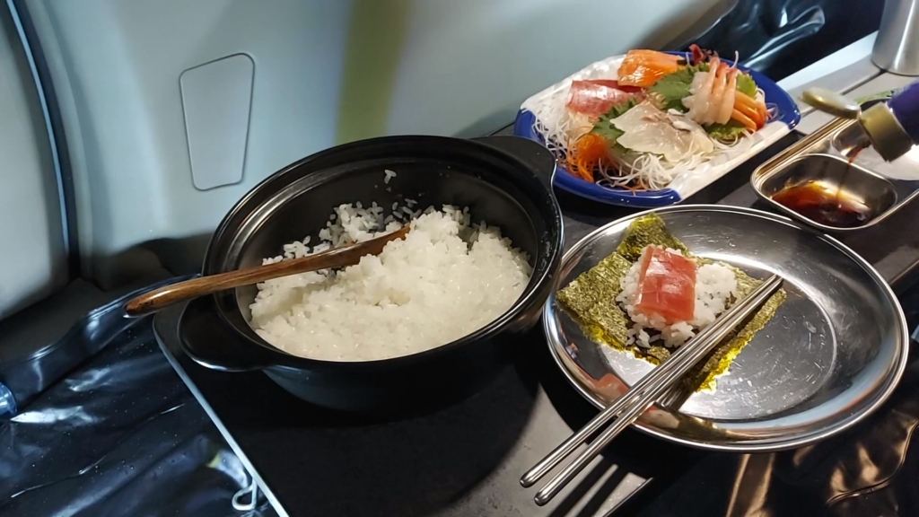 土鍋ご飯で手巻き寿司の写真